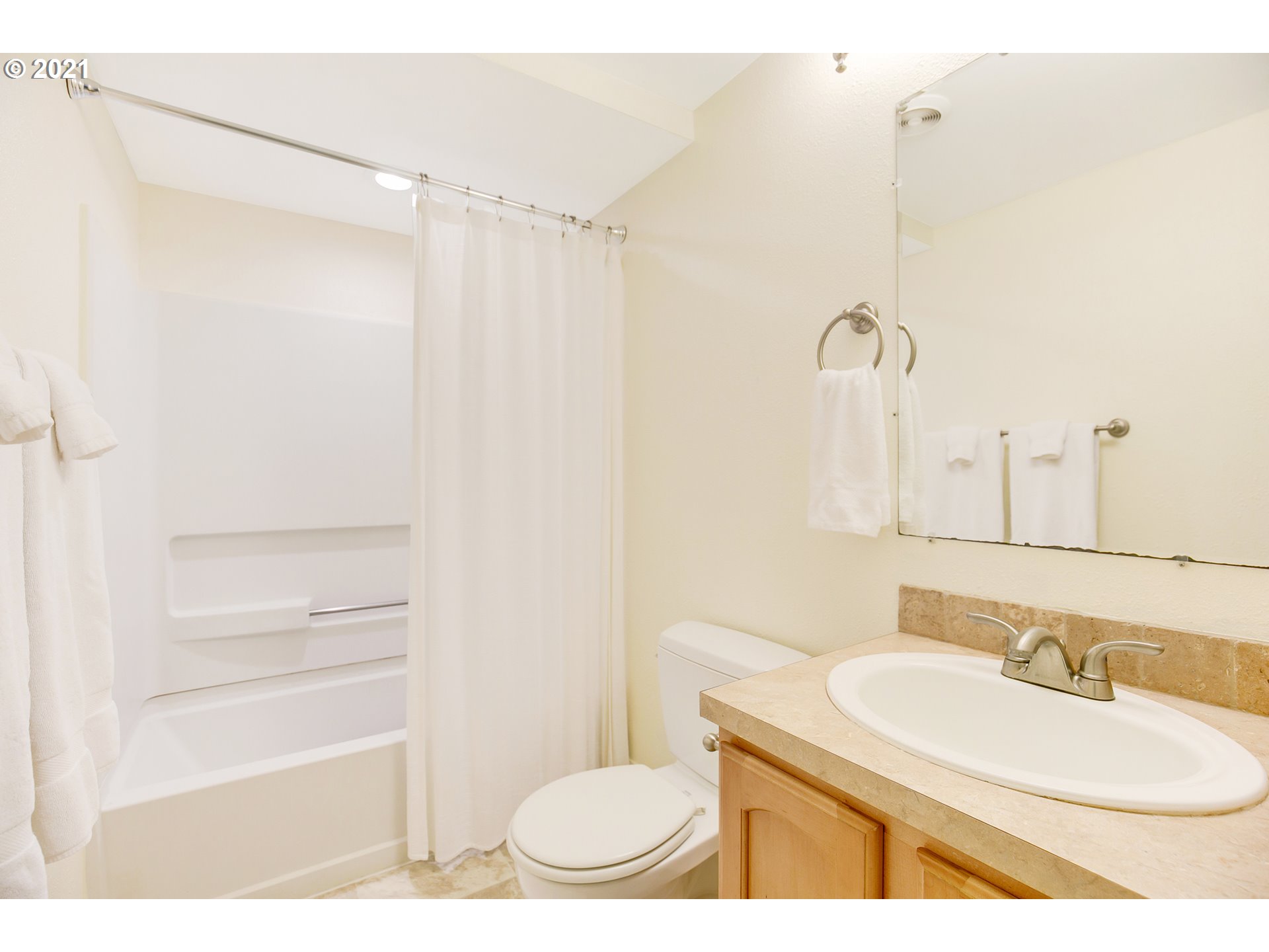 5845 Southwest Vermont Street Portland, OR 97219 - Photo 20 of 25 Gallery Image 20