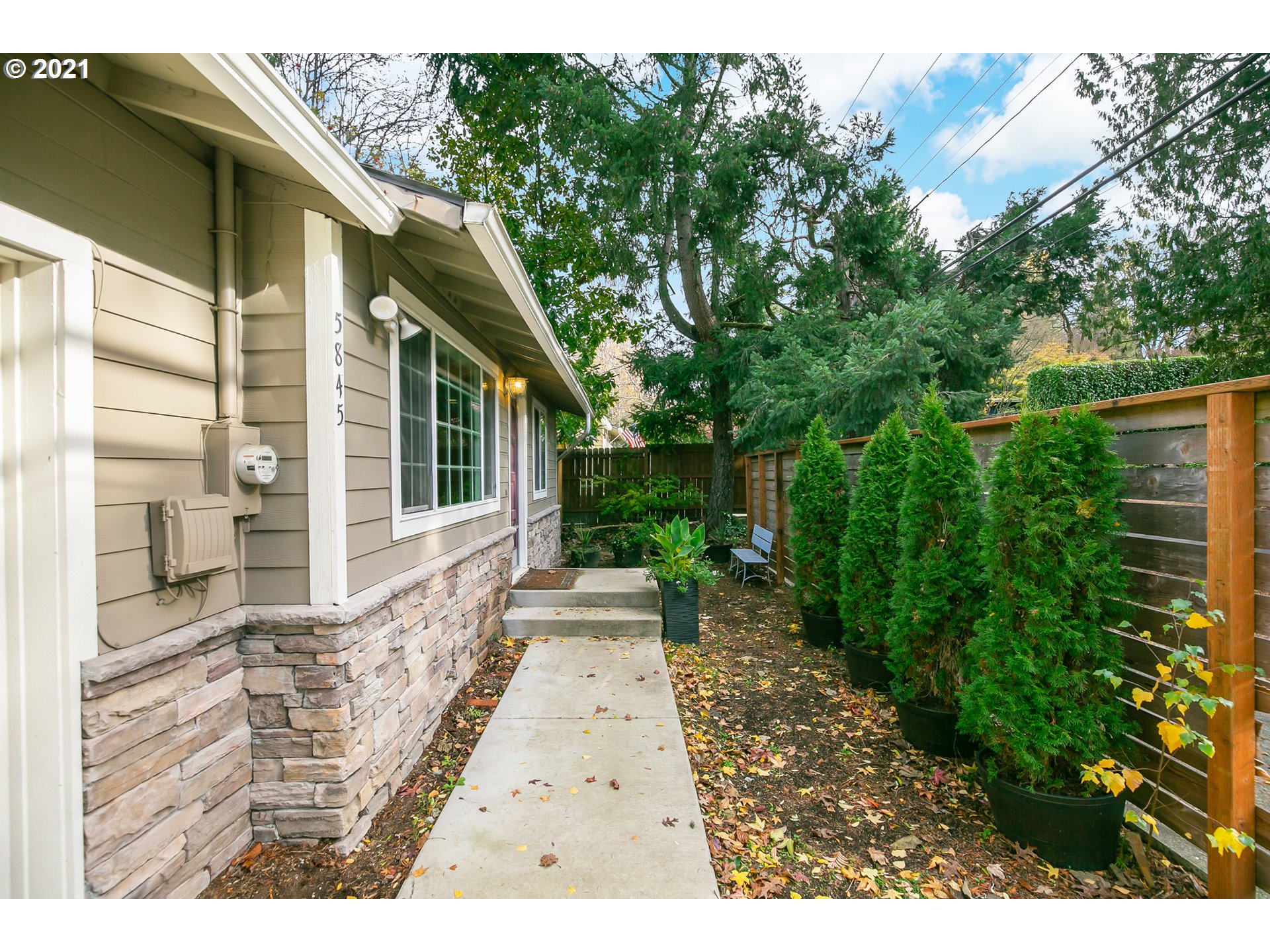 5845 Southwest Vermont Street Portland, OR 97219 - Photo 3 of 25 Gallery Image 3