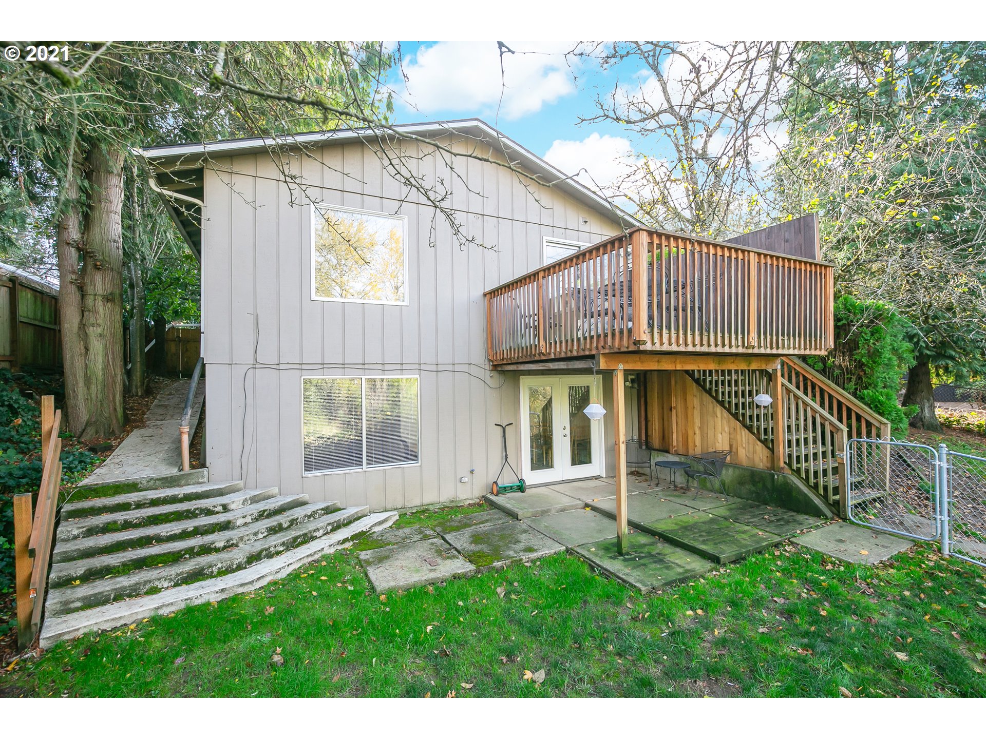 5845 Southwest Vermont Street Portland, OR 97219 - Photo 21 of 25 Gallery Image 21