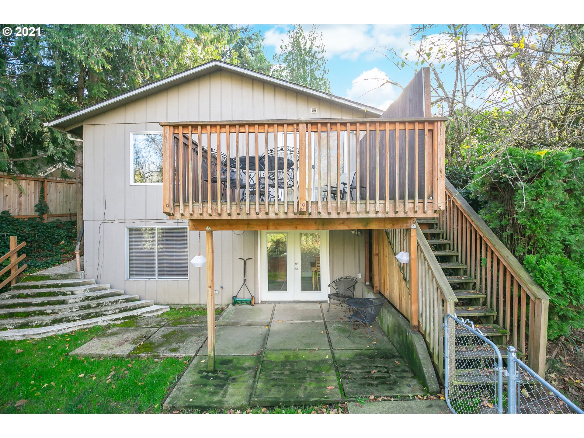 5845 Southwest Vermont Street Portland, OR 97219 - Photo 22 of 25 Gallery Image 22