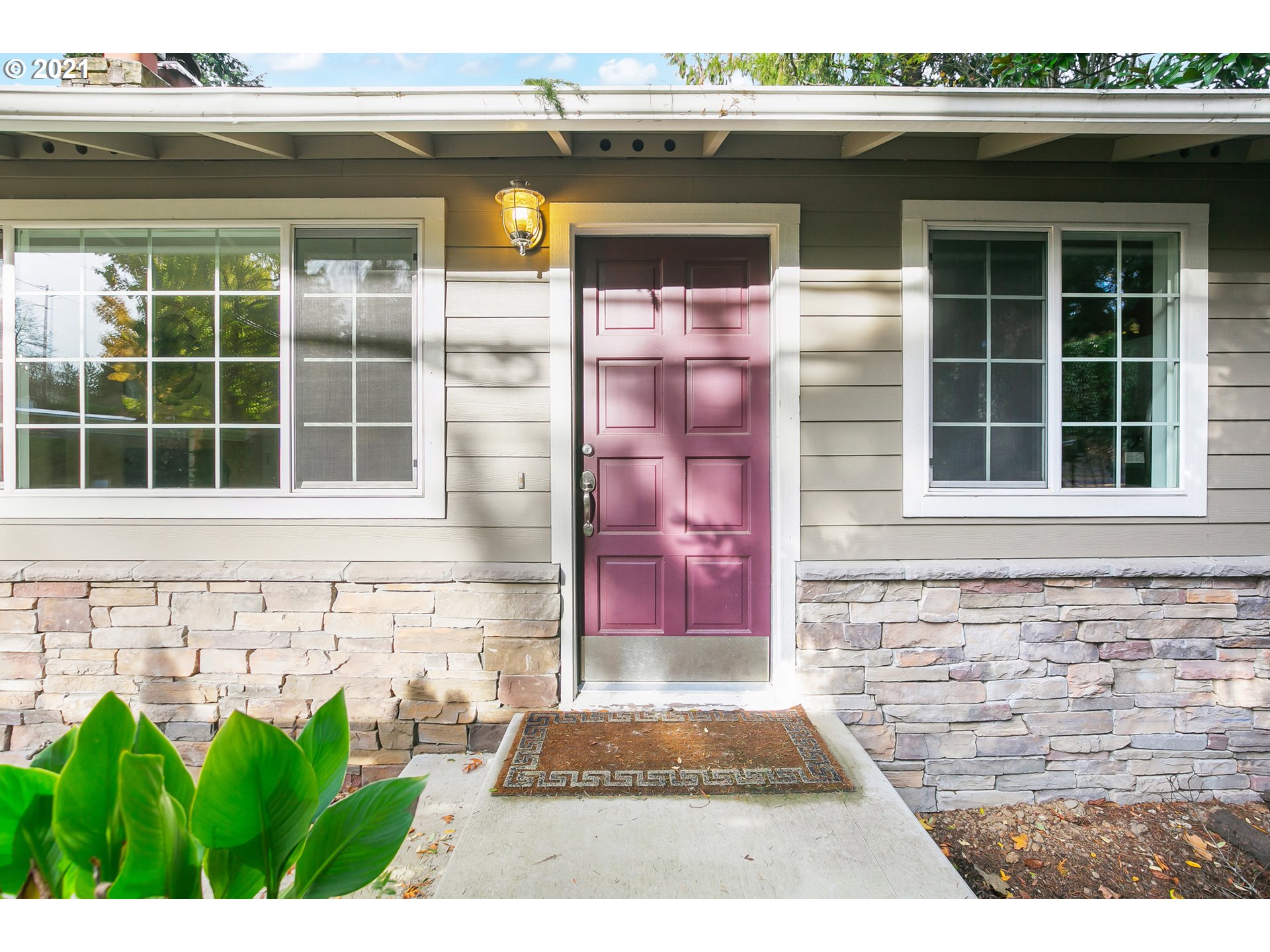 5845 Southwest Vermont Street Portland, OR 97219 - Photo 4 of 25 Gallery Image 4