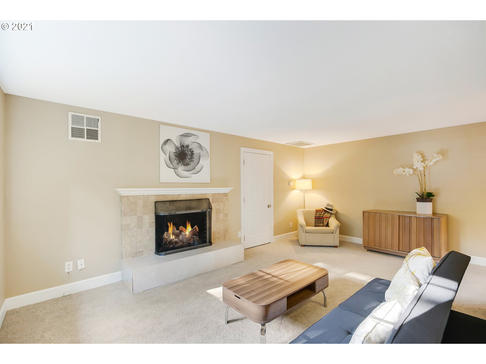 5845 Southwest Vermont Street Portland, OR 97219 - Photo 5 of 25 Gallery Image 5