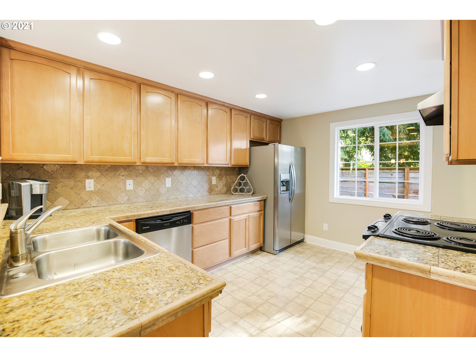 5845 Southwest Vermont Street Portland, OR 97219 - Photo 8 of 25 Gallery Image 8