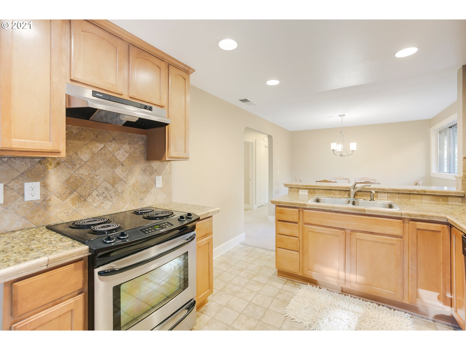 5845 Southwest Vermont Street Portland, OR 97219 - Photo 9 of 25 Gallery Image 9