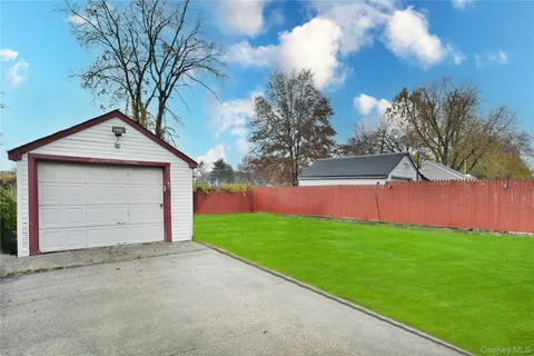 a front view of house with yard