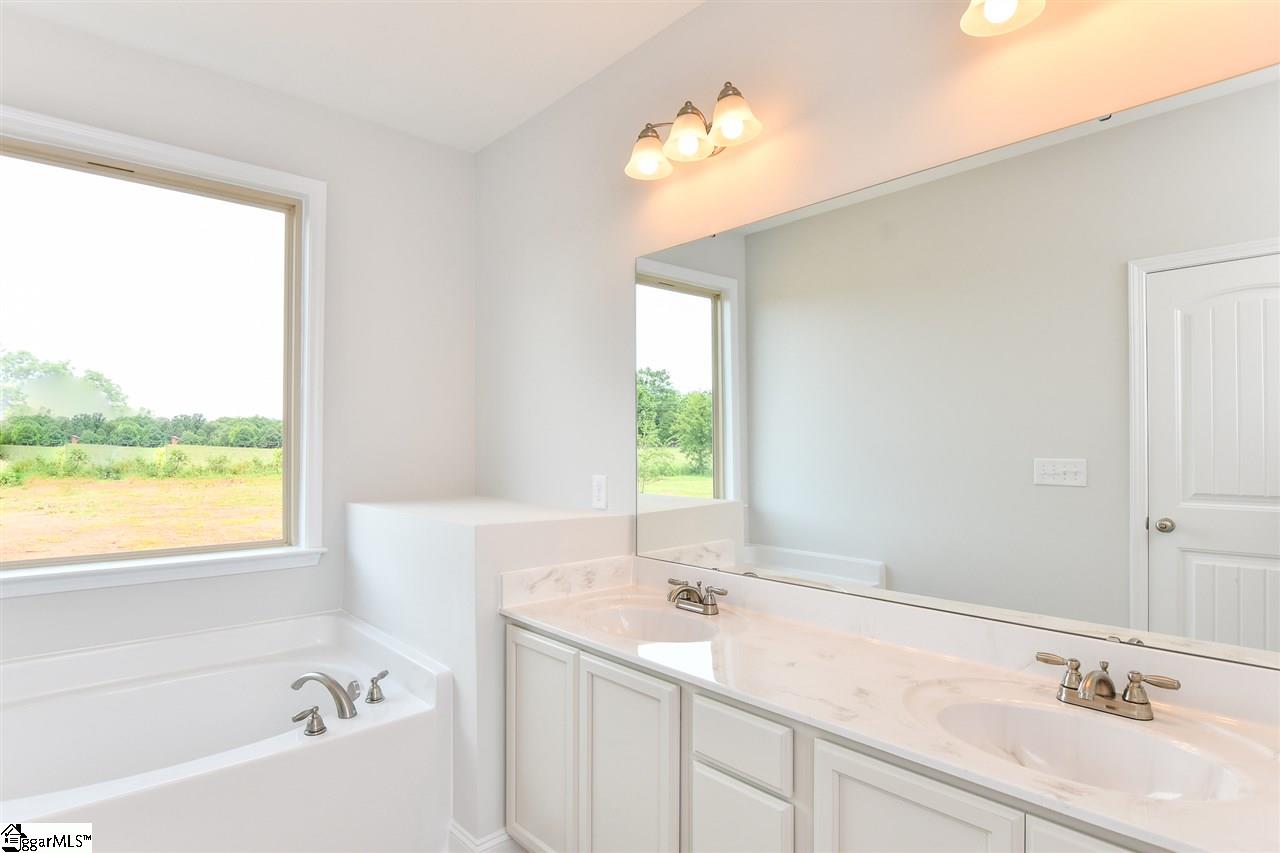 3 Claridge Way Greer, SC 29651 - Photo 12 of 25 Gallery Image 12