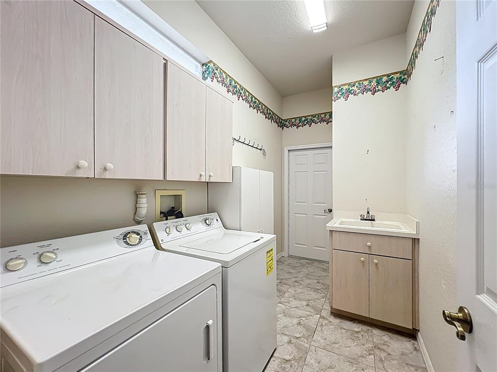 17 Sweetbay Court Homosassa, FL 34446 - Photo 42 of 61 a utility room with dryer and washer