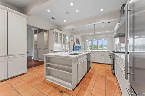 $800,000 | 231 Grand Lakes Drive, Baton Rouge, LA 70810