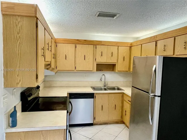 $1,600 | 2161 Northeast 42nd Street, Unit 6, Lighthouse Point, FL 33064