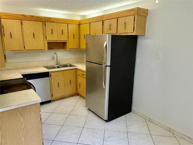 $1,600 | 2161 Northeast 42nd Street, Unit 6, Lighthouse Point, FL 33064