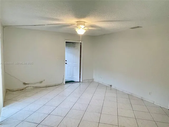 $1,600 | 2161 Northeast 42nd Street, Unit 6, Lighthouse Point, FL 33064