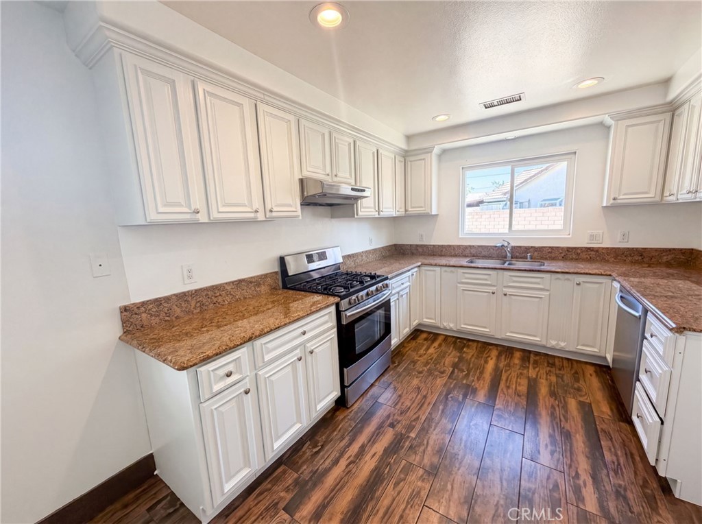 922 West Craig Street Rialto, CA 92377 - Photo 2 of 32