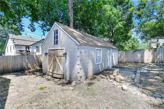 $2,135 | 8530 Grandview Lane, Overland Park, KS 66212