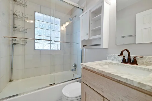 $2,135 | 8530 Grandview Lane, Overland Park, KS 66212