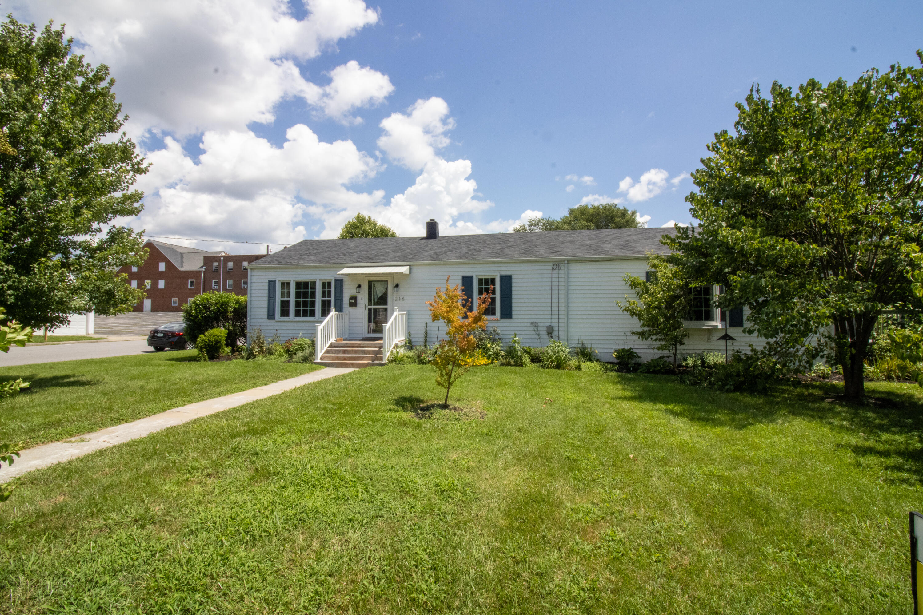 216 Goodwin Avenue Salem, VA 24153 - Photo 1 of 25 a view of house with outdoor space and garden