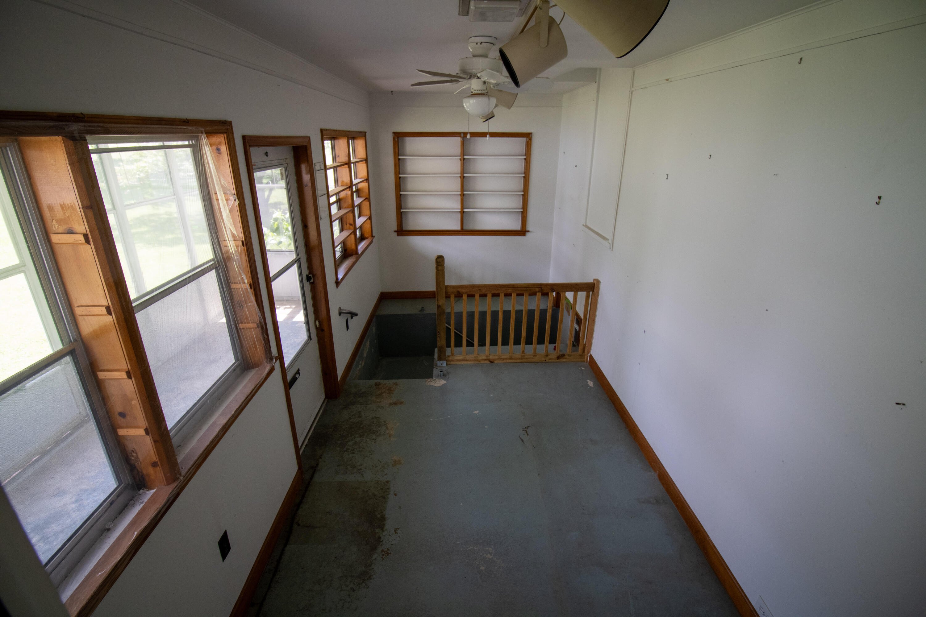 216 Goodwin Avenue Salem, VA 24153 - Photo 20 of 25 wooden floor in an empty room with a window
