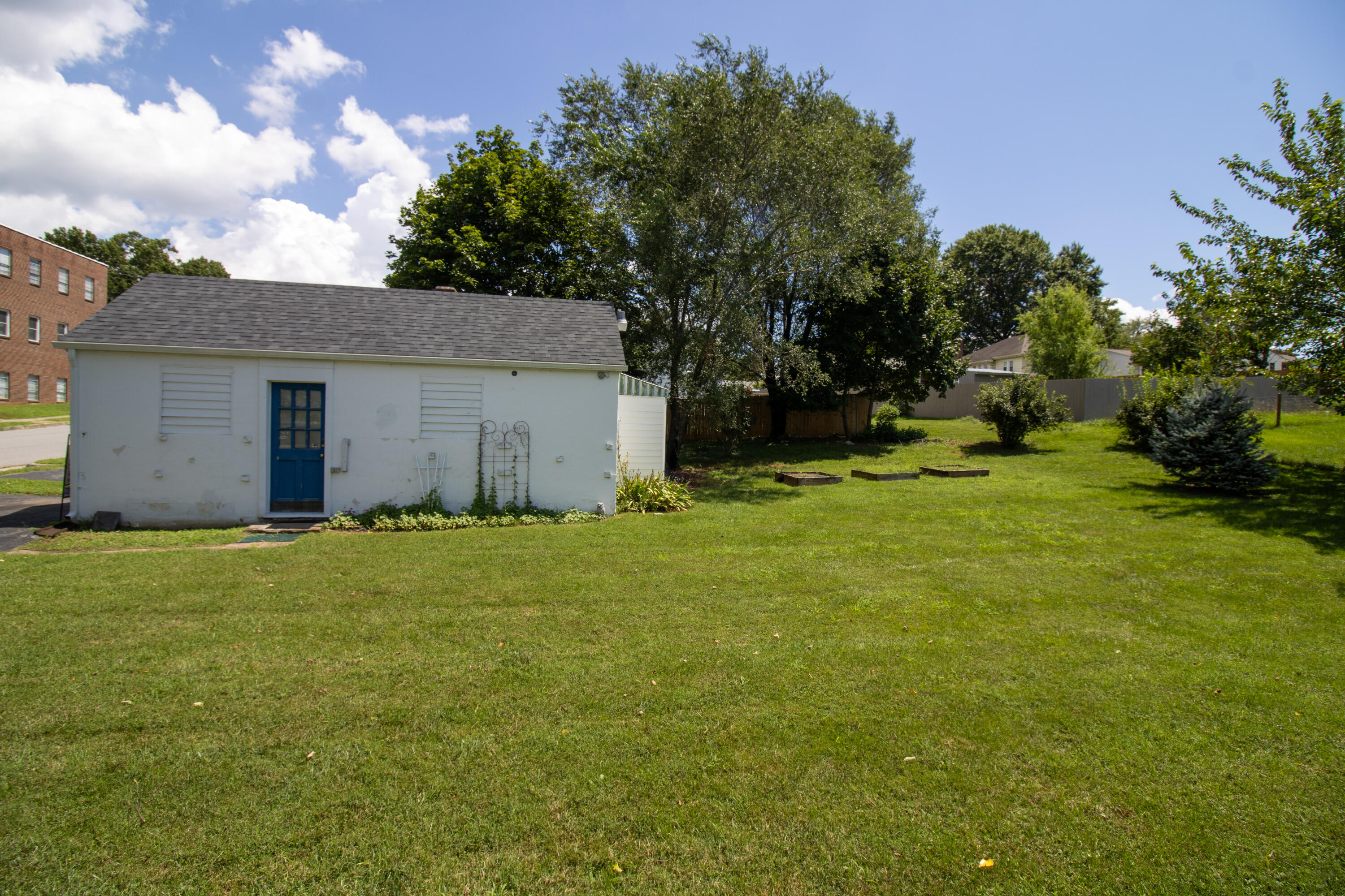 216 Goodwin Avenue Salem, VA 24153 - Photo 6 of 25 front view of a house with a yard