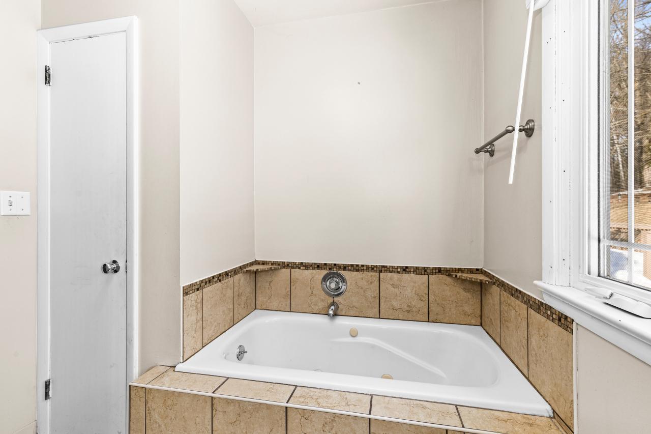 845 West Arrowhead Road Duluth, MN 55811 - Photo 23 of 64