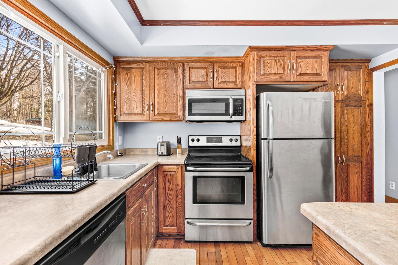 845 West Arrowhead Road Duluth, MN 55811 - Photo 8 of 64