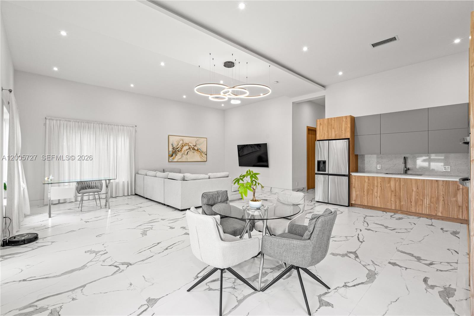 635 Southwest 9th Street Hallandale Beach, FL 33009 - Photo 2 of 28