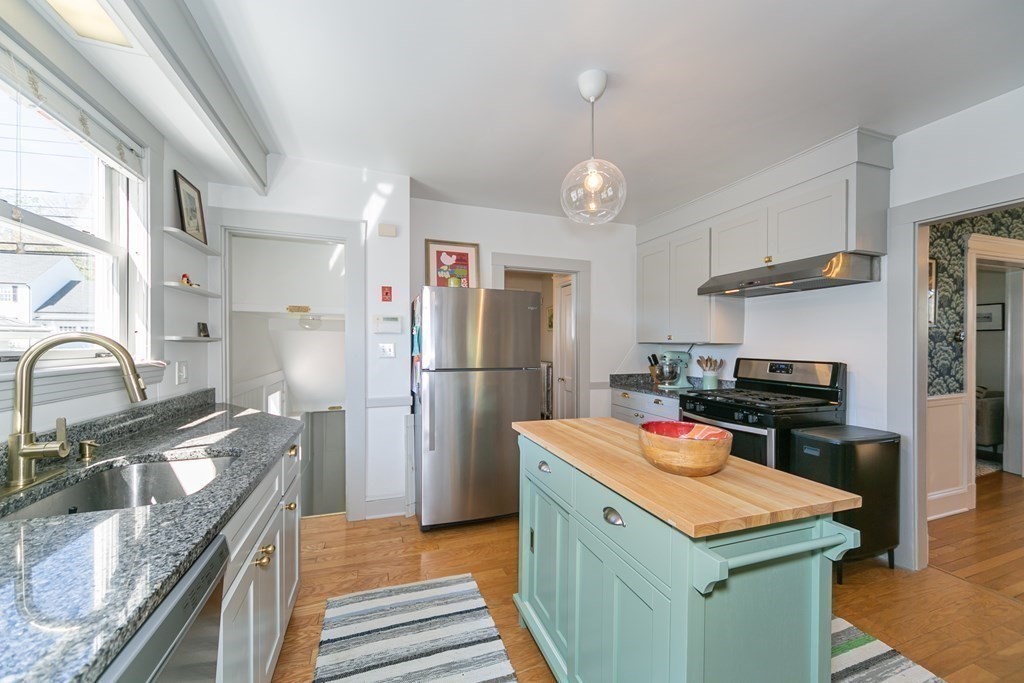 12 Webster Street Needham, MA 02494 - Photo 7 of 27