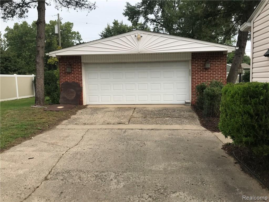 1217 Avon Manor Road Rochester Hills, MI 48307 - Photo 2 of 15