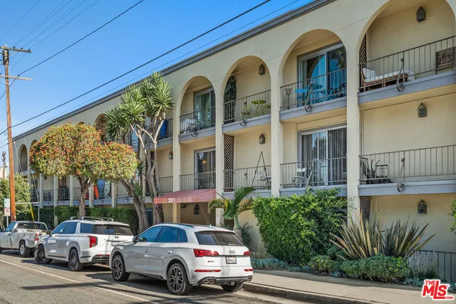 a car parked in front of a building