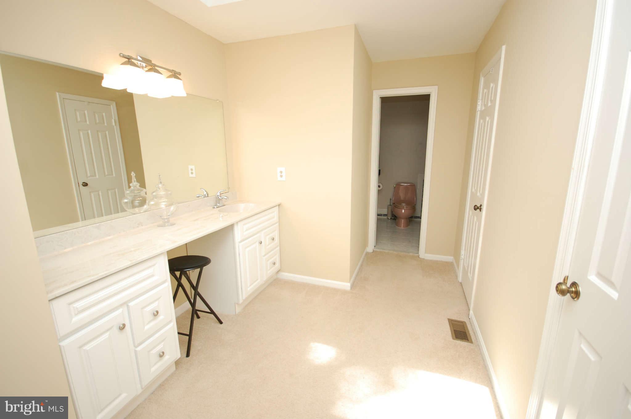7122 Rivers View Court Columbia, MD 21044 - Photo 16 of 28 Dressing Area