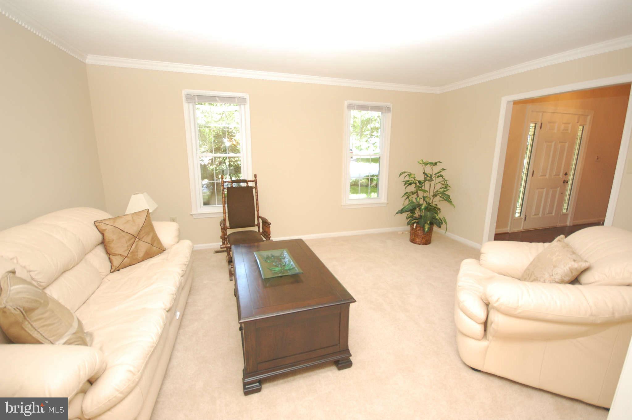 7122 Rivers View Court Columbia, MD 21044 - Photo 10 of 28 Living Room