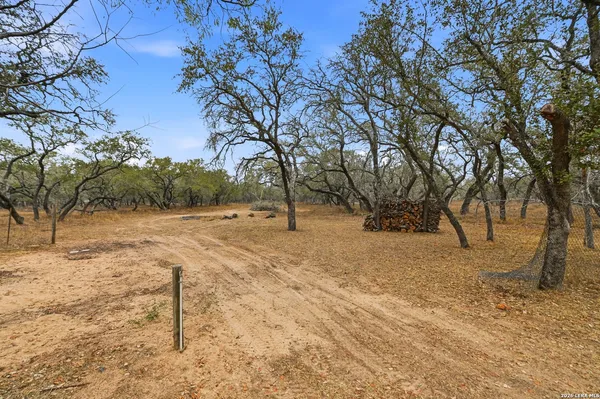 $500,000 | 561 County Road 785, Natalia, TX 78059