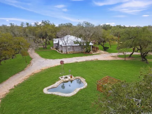 $500,000 | 561 County Road 785, Natalia, TX 78059