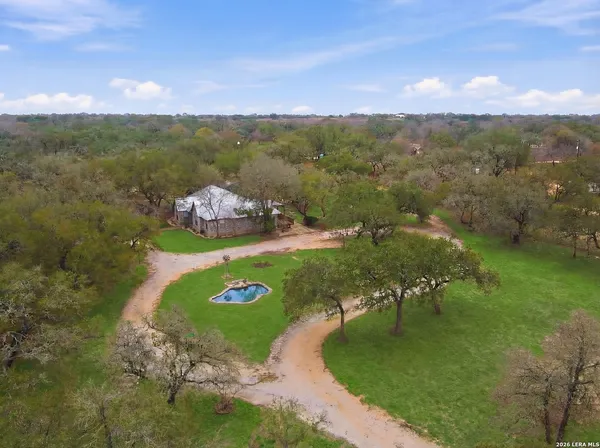 $500,000 | 561 County Road 785, Natalia, TX 78059