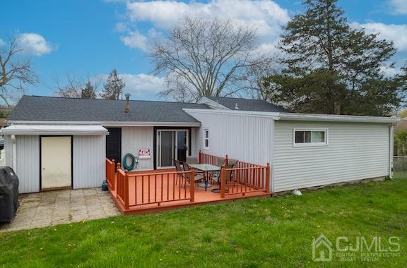 92 Kendall Road Kendall Park, NJ 08824 - Photo 23 of 28 back of house featuring a wooden deck and a yard
