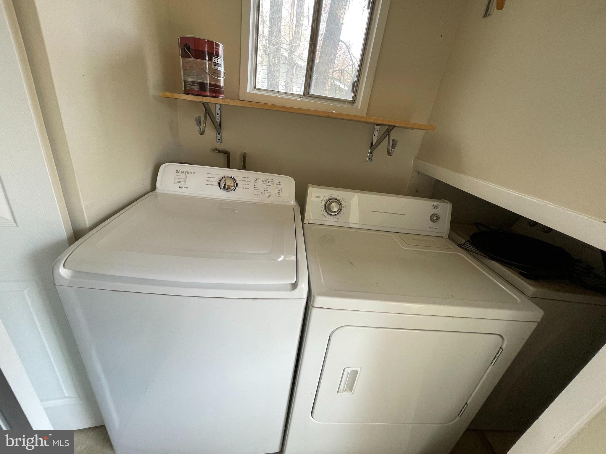 903 Regency Road Woodbridge, VA 22191 - Photo 27 of 38 a utility room with dryer and washer