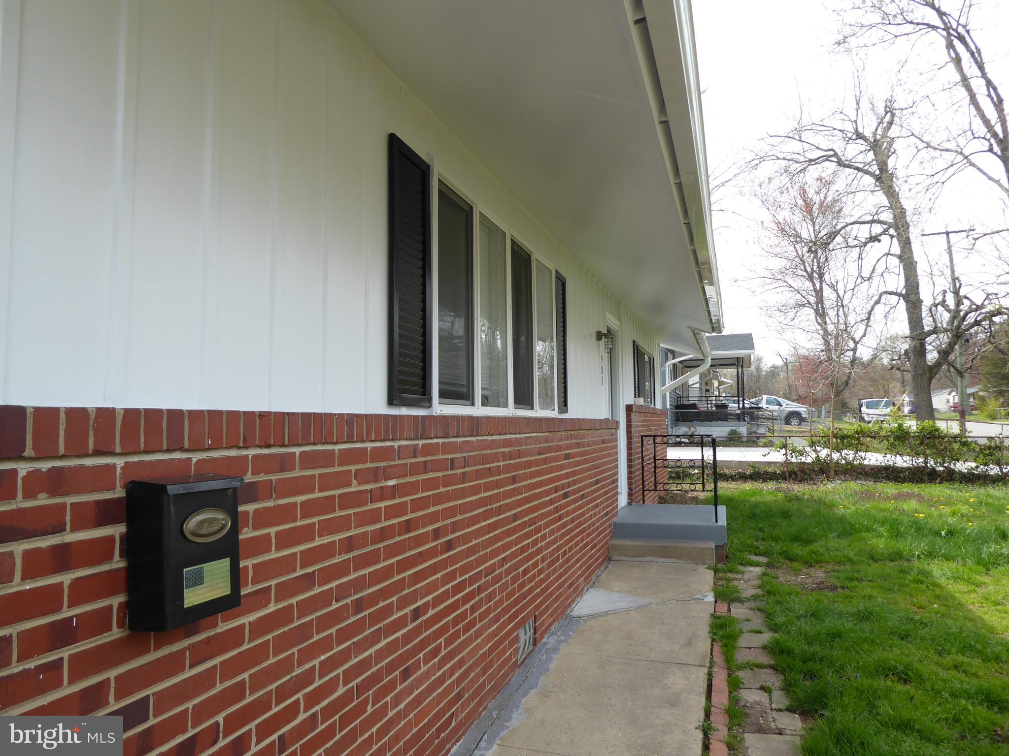 903 Regency Road Woodbridge, VA 22191 - Photo 6 of 38 a view of a patio with a yard