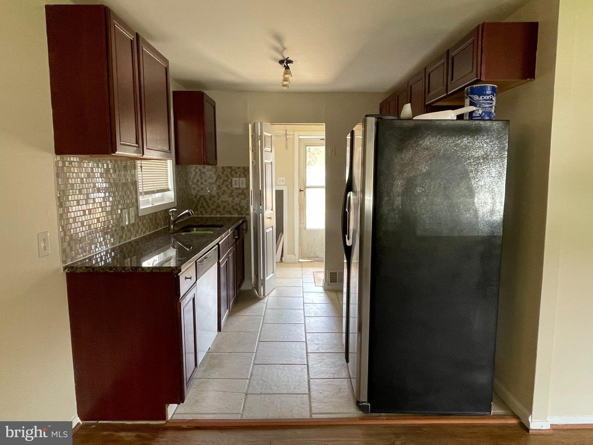903 Regency Road Woodbridge, VA 22191 - Photo 8 of 38 a kitchen with stainless steel appliances granite countertop a refrigerator and a sink