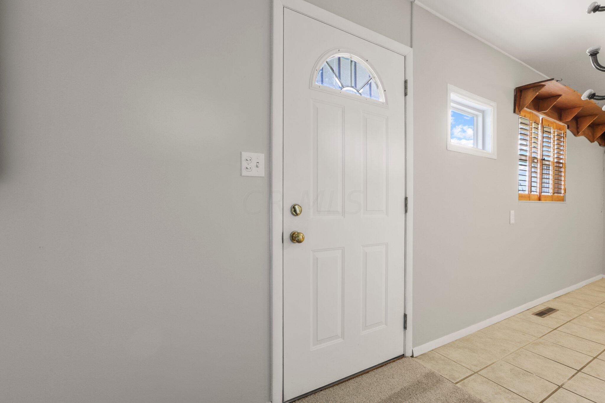 1493 Watkins Road Columbus, OH 43207 - Photo 5 of 21 Front Entry