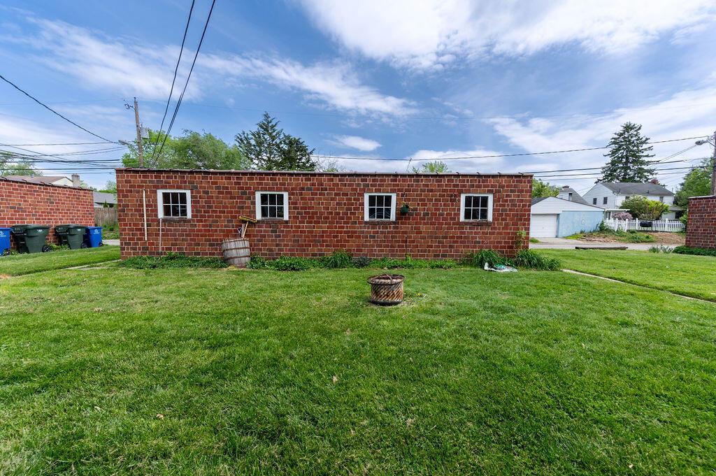 846 Kenwick Road, Unit 852 Columbus, OH 43209 - Photo 33 of 34 Garages
