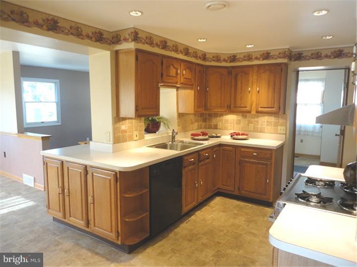 316 Hampton Road Hatboro, PA 19040 - Photo 3 of 25 Kitchen