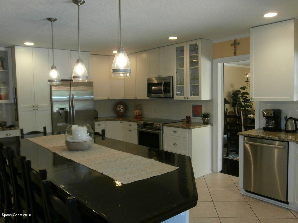 684 Caribbean Road Satellite Beach, FL 32937 - Photo 9 of 14 Kitchen