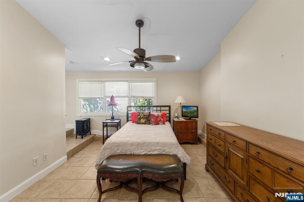 290 Dunkerhook Road Paramus, NJ 07652 - Photo 41 of 50