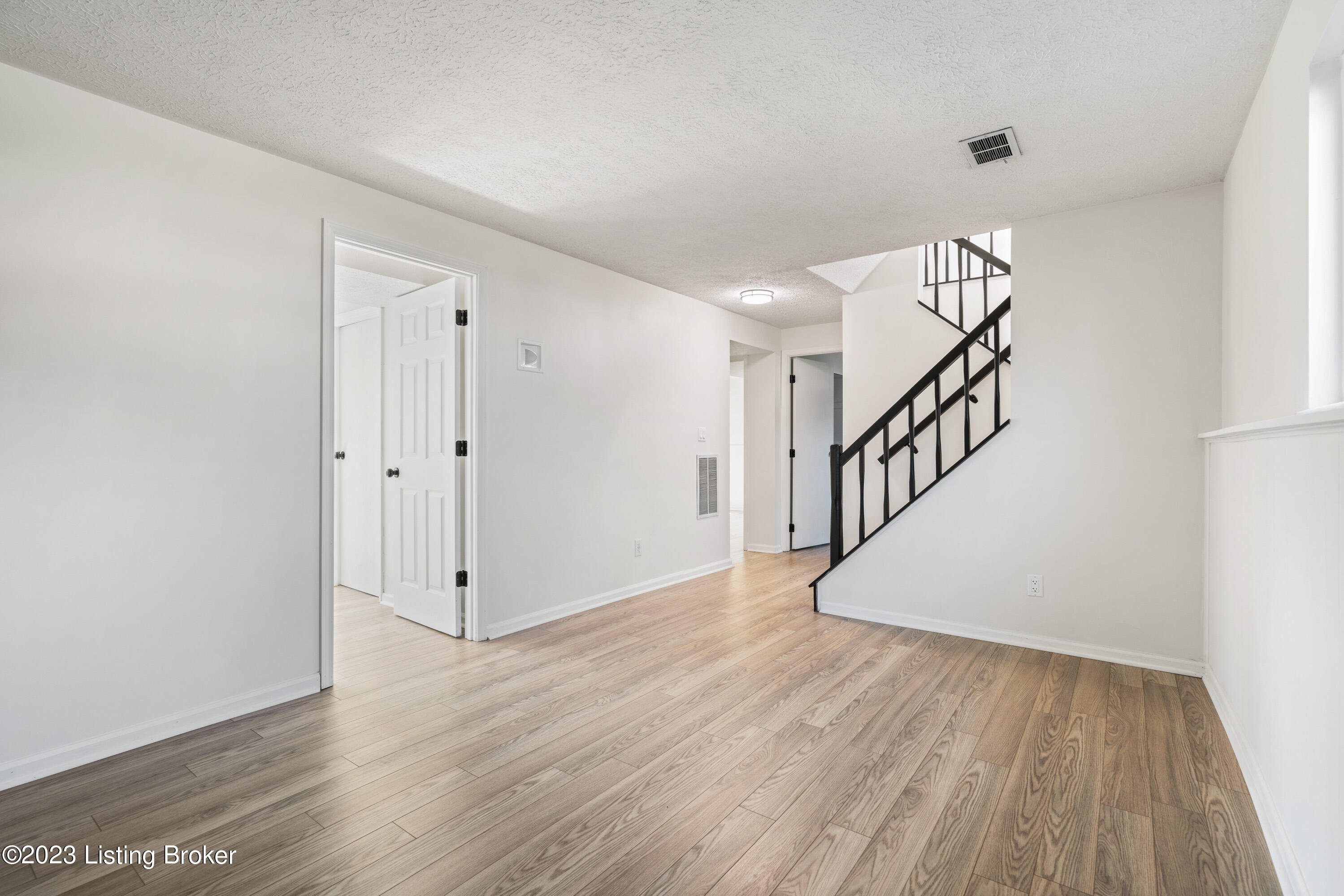 6402 Overton Road Louisville, KY 40228 - Photo 26 of 41 Den