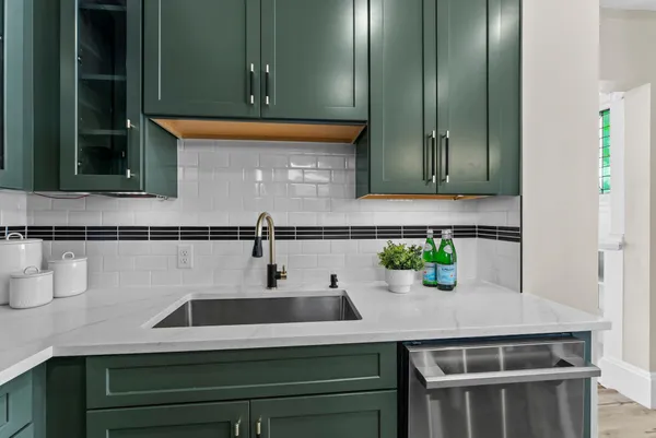 $1,333,500 | 2320 Humboldt Avenue South, Minneapolis, MN 55405