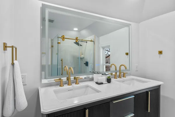 $1,333,500 | 2320 Humboldt Avenue South, Minneapolis, MN 55405