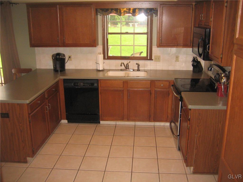 3282 Regal Road Bethlehem, PA 18020 - Photo 4 of 12 Gallery Image 4