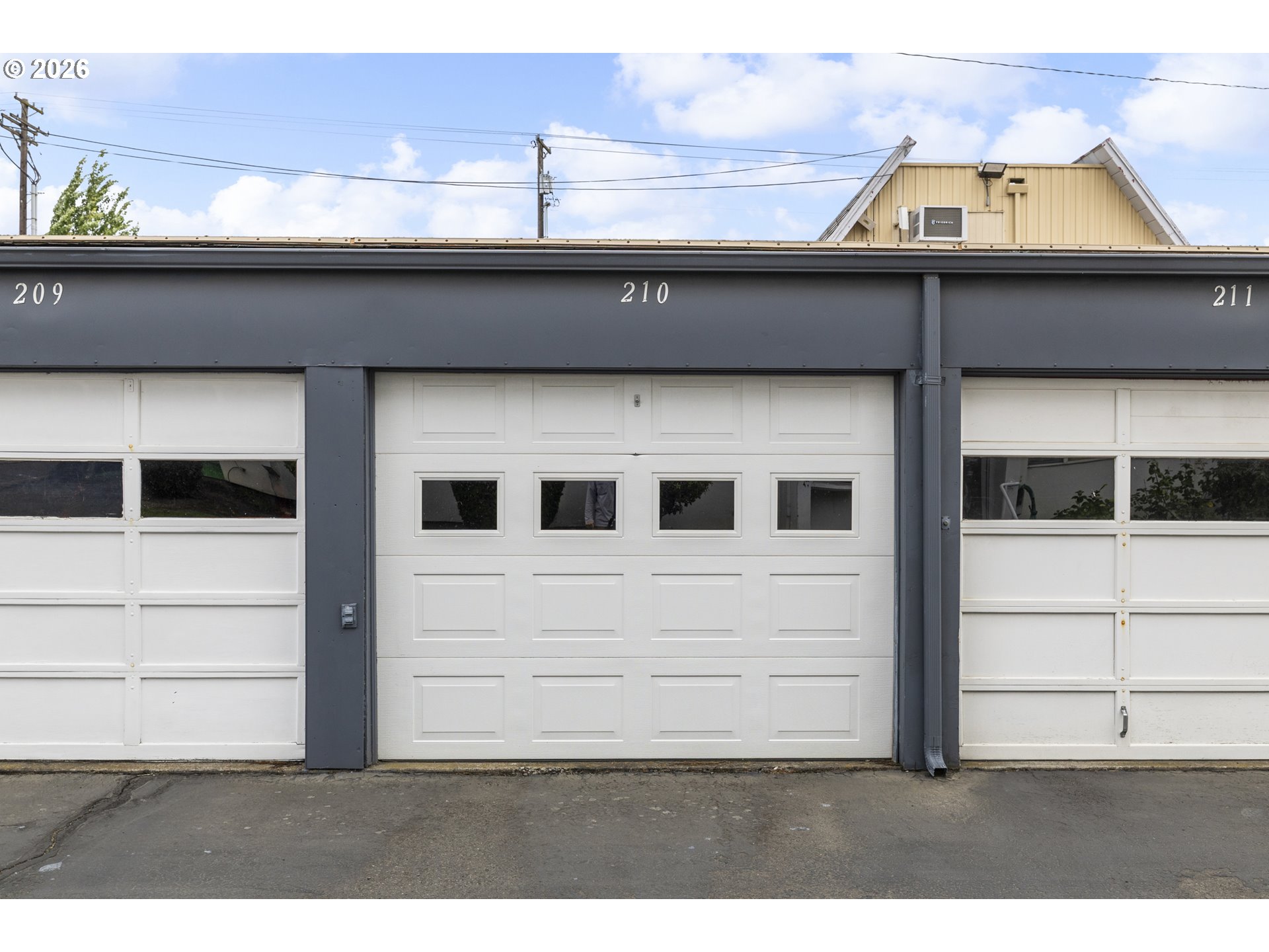 950 Evergreen Road, Unit 110 Woodburn, OR 97071 - Photo 19 of 38 Garage