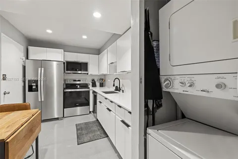 $535,000 | 5001 Collins Avenue, Unit 1E, Miami Beach, FL 33140