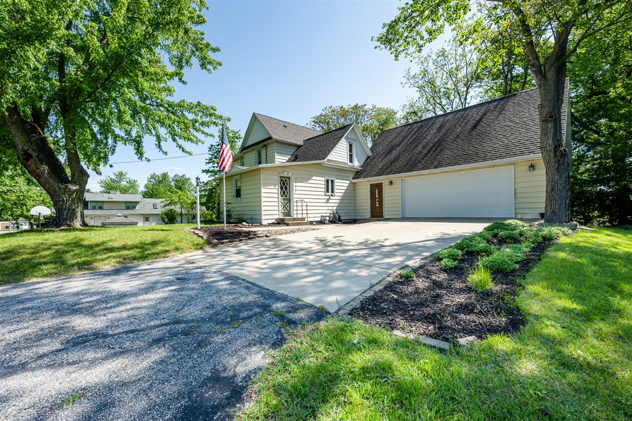 5785 Ridge Road Stevensville, MI 49127 - Photo 1 of 34