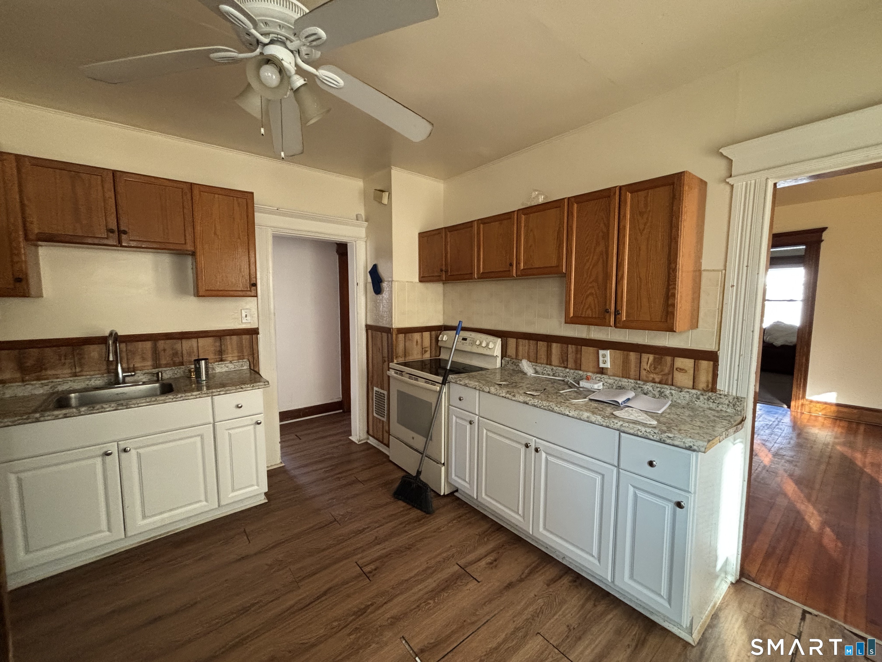 137 Poplar Street Bridgeport, CT 06605 - Photo 11 of 25