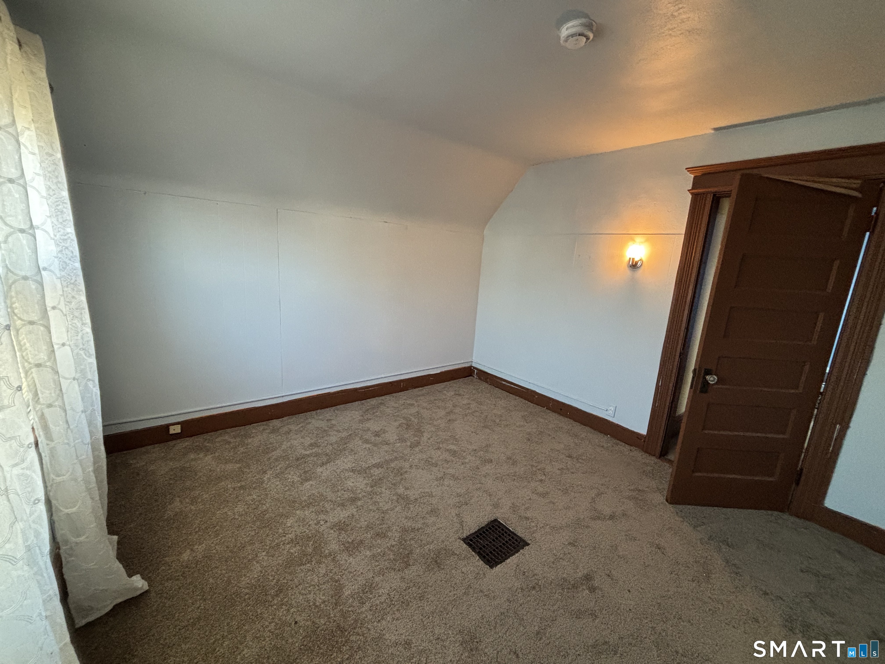 137 Poplar Street Bridgeport, CT 06605 - Photo 18 of 25